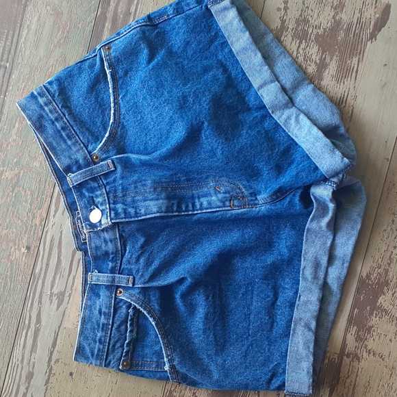 Abercrombie & Fitch Pants - Abercrombie and Fitch Annie High Rise Shorts